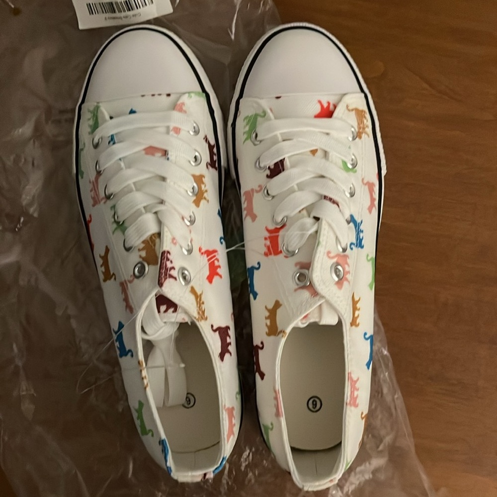 Converse-style cat sneakers — brand new, size 9